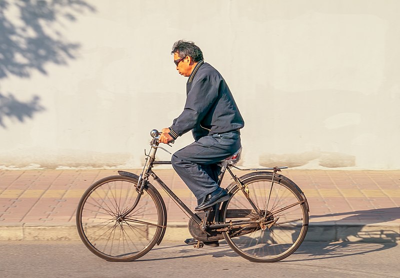 File:Peking Radfahrer-20071021-RM-090349.jpg