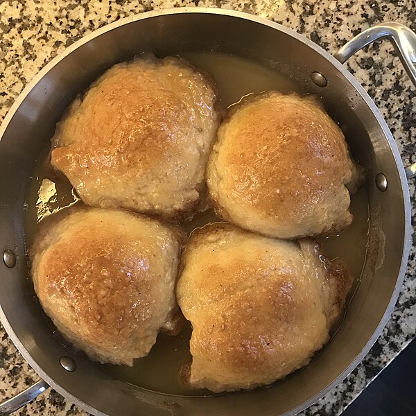 File:Baked apple dumplings in a pan (square crop).jpg