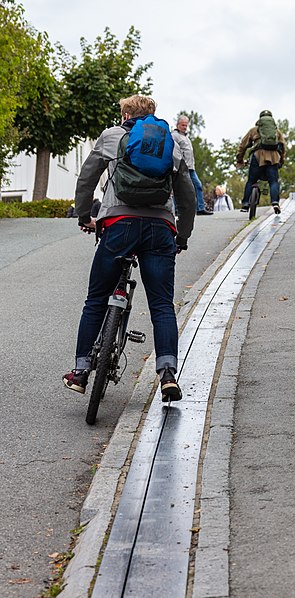 File:Ascensor de bicicletas, Trondheim, Noruega, 2019-09-06, DD 106.jpg