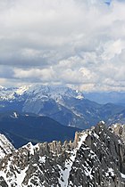 Blick nach Nordwesten auf einige benachbarte Berge (Ammergauer Alpen?)