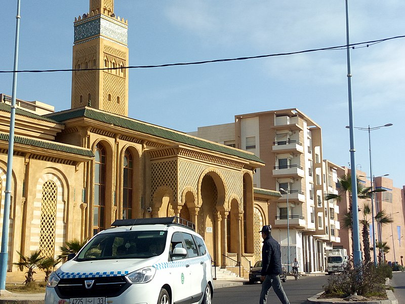 File:White Inzgane Taxi by AmalouMed.jpg