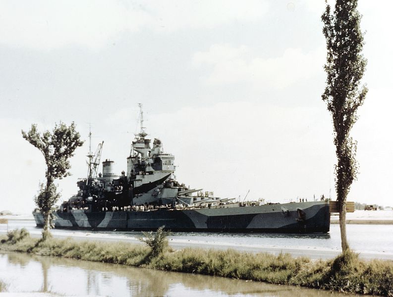 File:HMS Howe (32) passing Suez Canal 1944.jpg