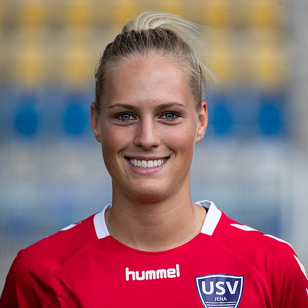 File:2019-07-31 Fußball, Flyeralarm Frauen-Bundesliga, Mannschaftsfotos FF USV Jena 1DX 5466 by Stepro.jpg