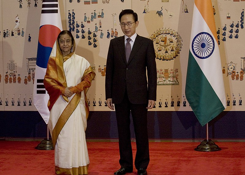 File:The President, Smt. Pratibha Devisingh Patil with the President of Korea, Mr. Lee Myung-bak, in Seoul, Korea on July 25, 2011.jpg