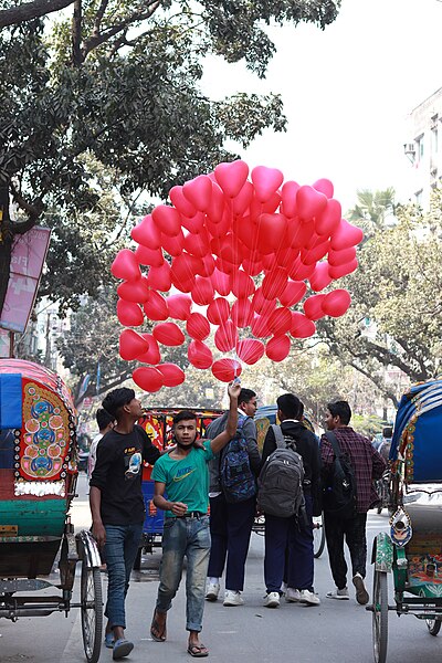 File:Balloon seller at valentines day.jpg