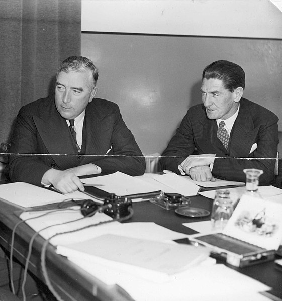 File:Menzies and Street.jpg