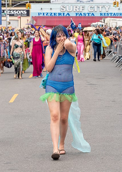 File:Mermaid Parade 2022 (85331).jpg