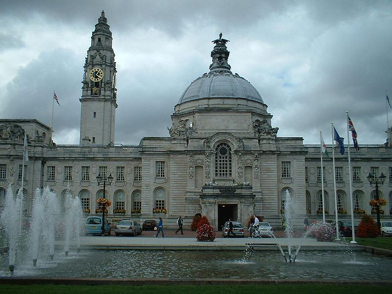 File:Cardiff City Hall 01.jpg