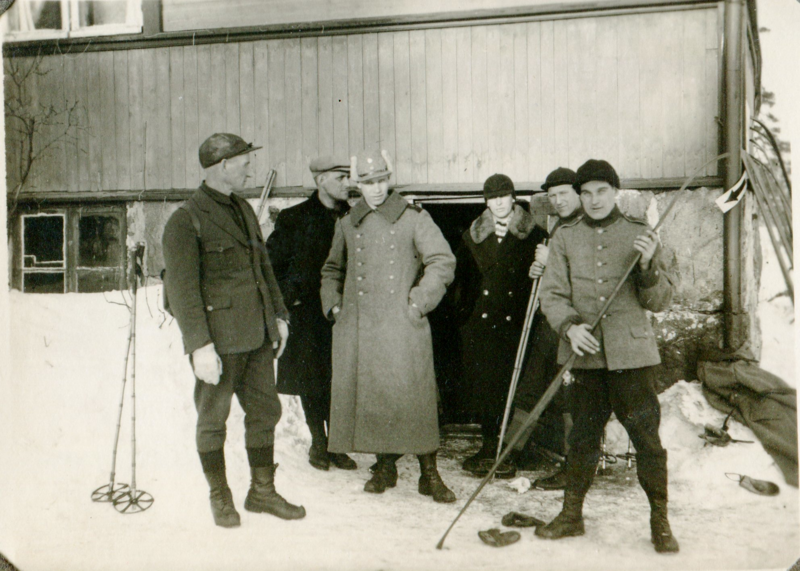File:Manne Vuorinen and Matti Raivio Helsinki 1928.png