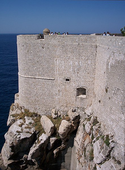 File:Walls of Dubrovnik-10.jpg