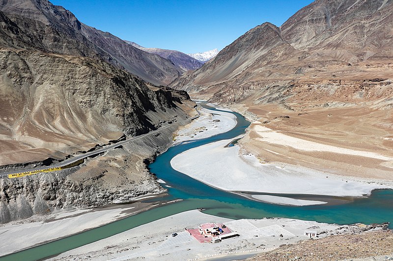 File:Confluence of Indus and Zanskar rivers.jpg