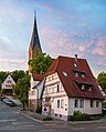 Marbach a.N. - Altstadt - Am Alten Markt 2, 4, 14 und Turm der Alexanderkirche bei Sonnenuntergang (1)