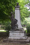 Monument élevé en l'honneur du chansonnier populaire Antoine Clesse.