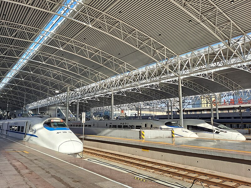 File:Shanghai Railway Station 4.jpg