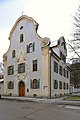 Gietlstraße 2: Pfarrhaus der Heiligkreuzpfarrkirche aus dem Jahr 1894. Architekt: Karl Hocheder.