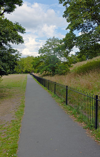 File:Footpath in Greenwich Park, London.jpg