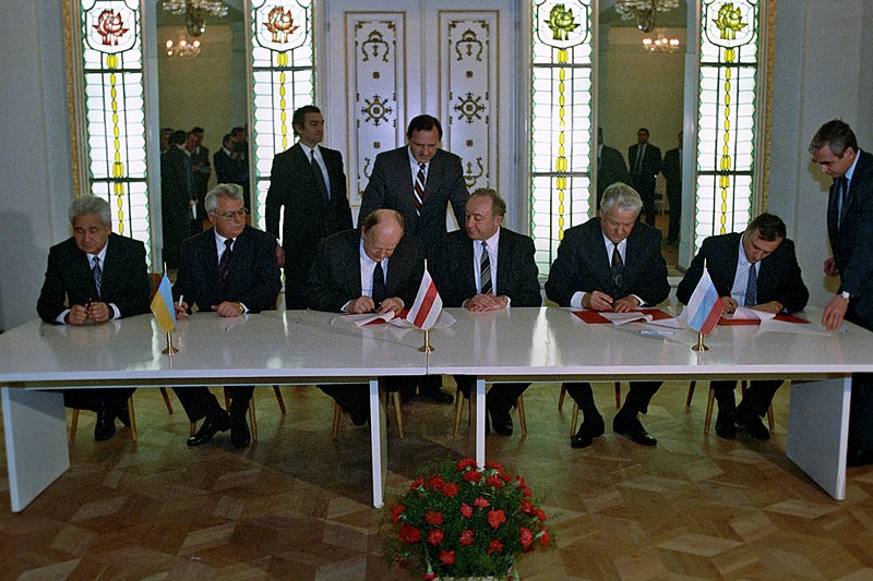 File:RIAN archive 848095 Signing the Agreement to eliminate the USSR and establish the Commonwealth of Independent States.jpg