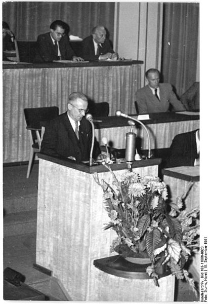 File:Bundesarchiv Bild 183-11886-0023, Berlin, Außerordentliche Volkskammersitzung.jpg