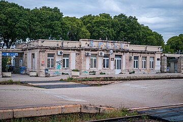 Split station