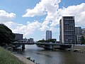 Hyakunenbashi Bridge, which spanned in the downstream of Naka River, is on the boundary between three words of Fukuoka city, Chuo, Hakata and Minami. 那珂川に架かる福岡県道555号の百年橋。この橋は福岡市中央区、博多区、南区の3区境にまたがっている。