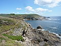 Plogoff : les falaises entre Pors-Loubous et Feunteun-Aod ; à l'arrière-plan Pors-Loubous.