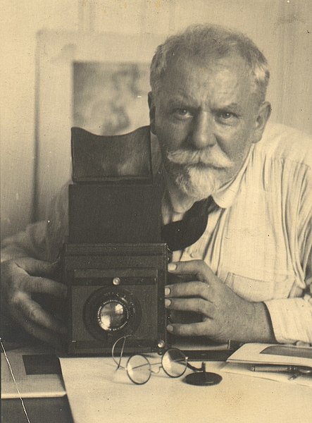 File:Frank Eugene Self-Portrait MET DP72001 (cropped).jpg