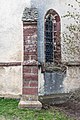 English: Retaining wall and barred window Deutsch: Stützmauer und Gitterfenster