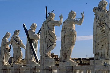 Figures on top of the Basilica di San Pietro