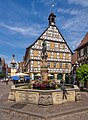 Winnenden - Altstadt - Marktplatz - Altes Rathaus und Marktbrunnen von SO (1)