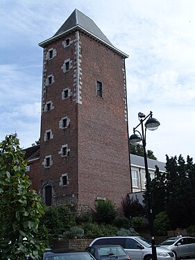 Tour de l'ancien château à Gosselies