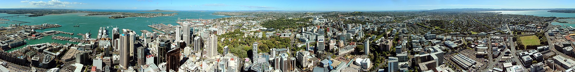 Auckland 360° panorama, a view from Sky Tower to Auckland CBD. In the left: Auckland waterfront with Harbour Bridge