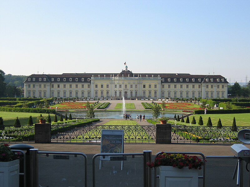 File:Residenzschloss Ludwigsburg Garten.jpg