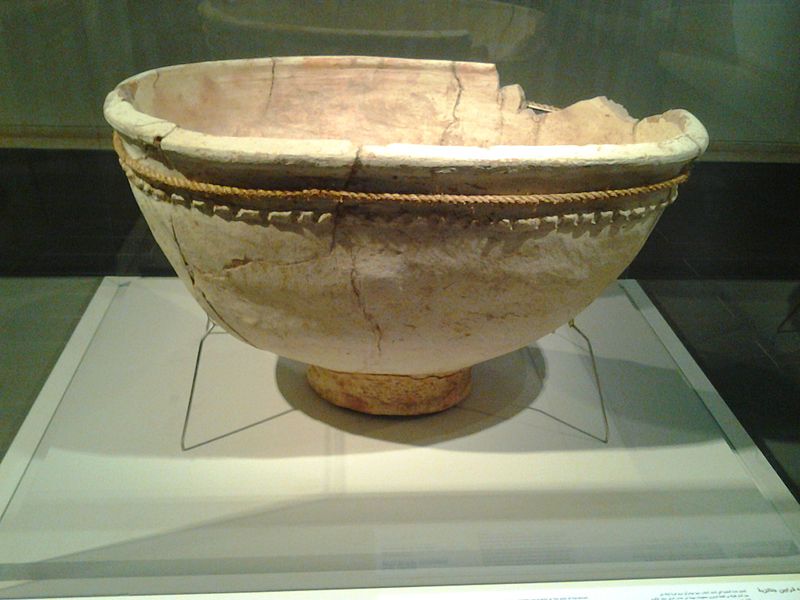 File:Clay coffin from Bahrain National Museum A123.jpg