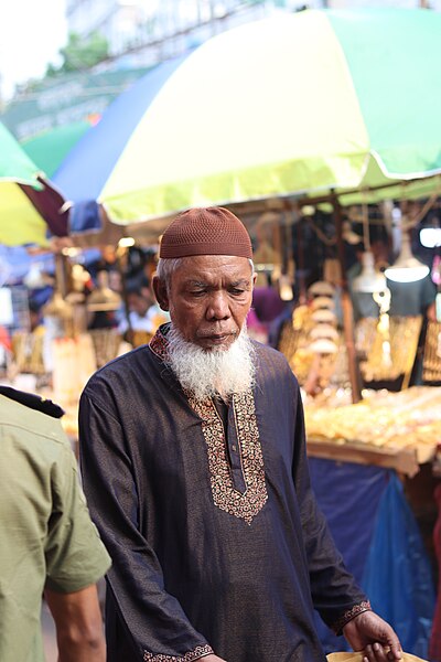 File:Iftari selling at Khilgaon 53.jpg