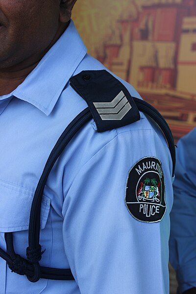 File:Police officers in Mauritius 002.jpg