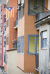 Català: Façanes de les cases de la riba esquerra de l'Onyar Italiano: Facciate delle case sulla riva sinistra del Onyar.