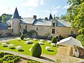 Le manoir de la Noë Verte : la façade et la cour intérieure 1