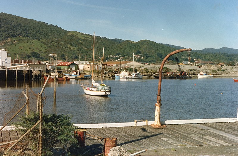 File:Boat the 'Ju-ana', in Blaketown Lagoon, 1987. CC097.jpg