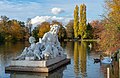 Schwetzingen - Schlossgarten - Großer Weiher - Flussgott Donau und herbstliches Seeufer