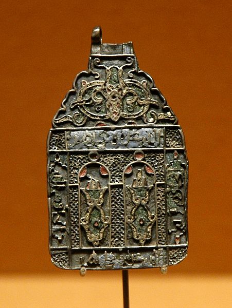 File:Amulet Spain Louvre OA3013.jpg