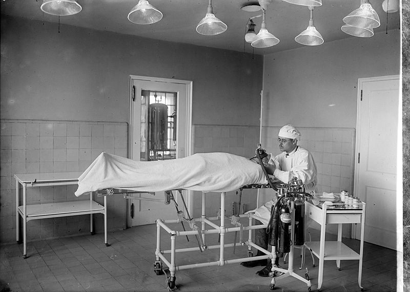 File:Surgery c1922 LOC npcc 23059.jpg