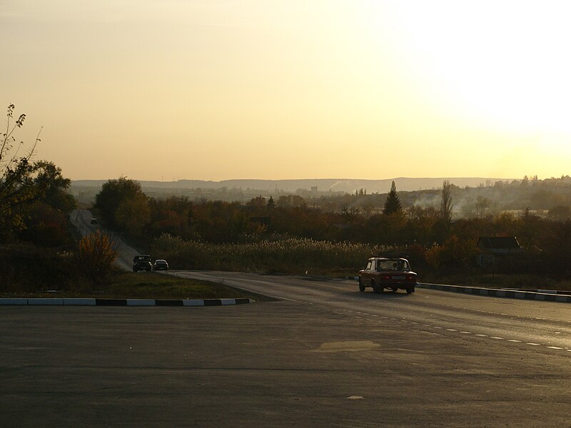 File:October evening in Saratov.jpg