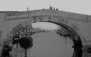 Español: Puente Viejo sobre el Río de la Miel.