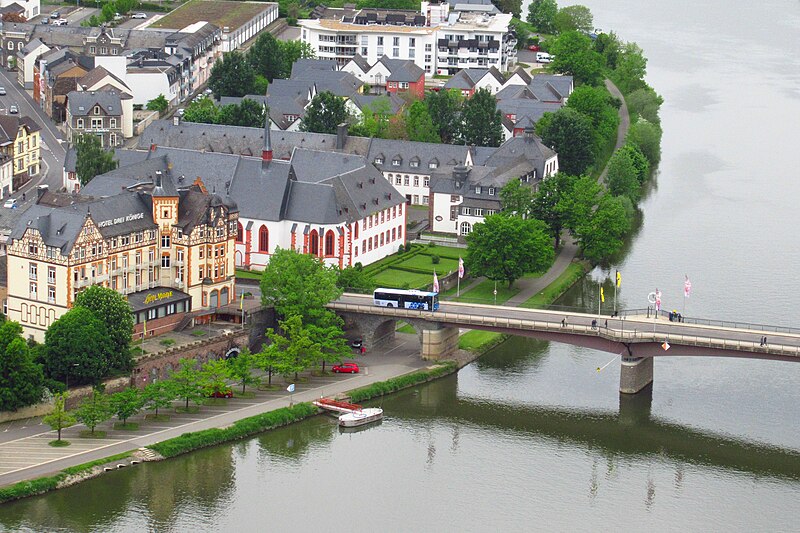 File:Bernkastel-Moselbrücke (2).jpg