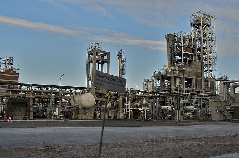File:Petrochemical plant - Norway.jpg