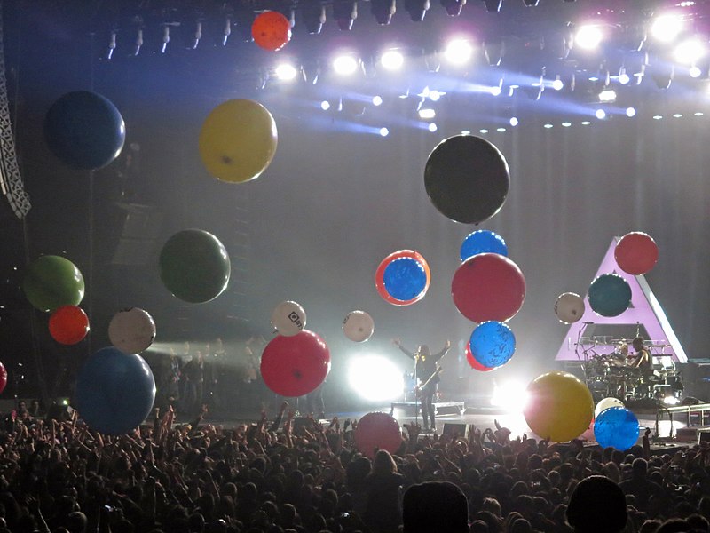 File:30 Seconds To Mars @ Allstate Arena, 12-11-2013 (11412376855).jpg