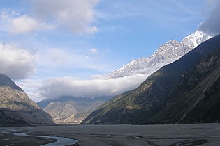 Kali Gandaki Valley near Larjung