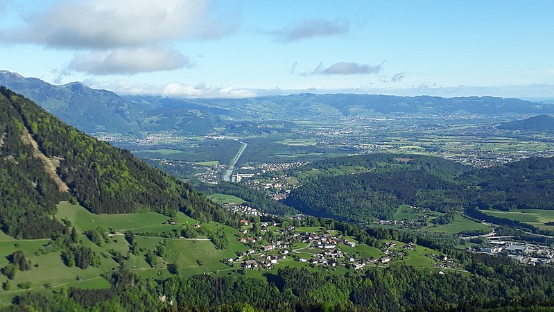 File:Frastanz-Bazora-Blick ins Rheintal-Bodensee-21E.jpg