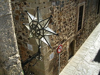 Arco de la Estrella desde la Torre de Bujaco