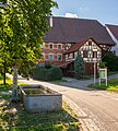 Marbach a.N. - Siegelhausen - Dorfbrunnen und Bauernhof Siegelhausen 1 (1)